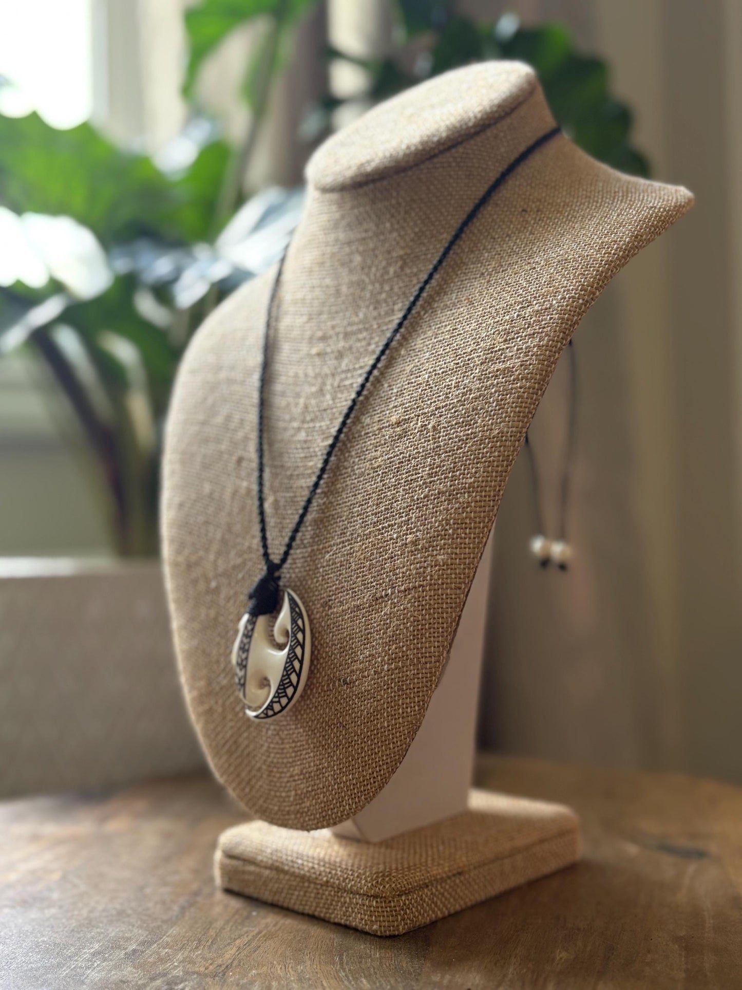 Hand Carved Bone Fish Hook Necklace: Micronesian Polynesian Makau Lei