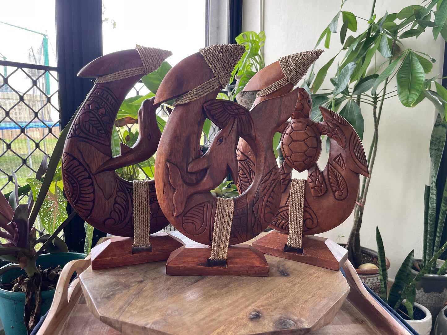Hand Carved Hibiscus Wood Makau – Tribal Whale Shelf Decor
