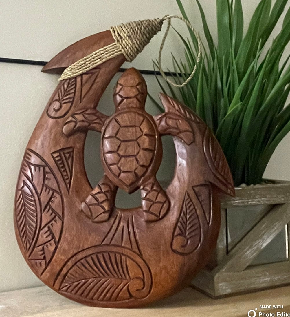 Hand-Carved Sea Hibiscus Makau – Tribal Honu Turtle Plaque