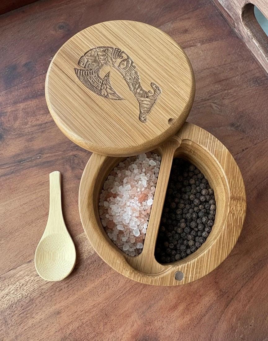 Makau Fish Hook Bamboo Spice Container: Pacific Islander Engraved Wood Dish