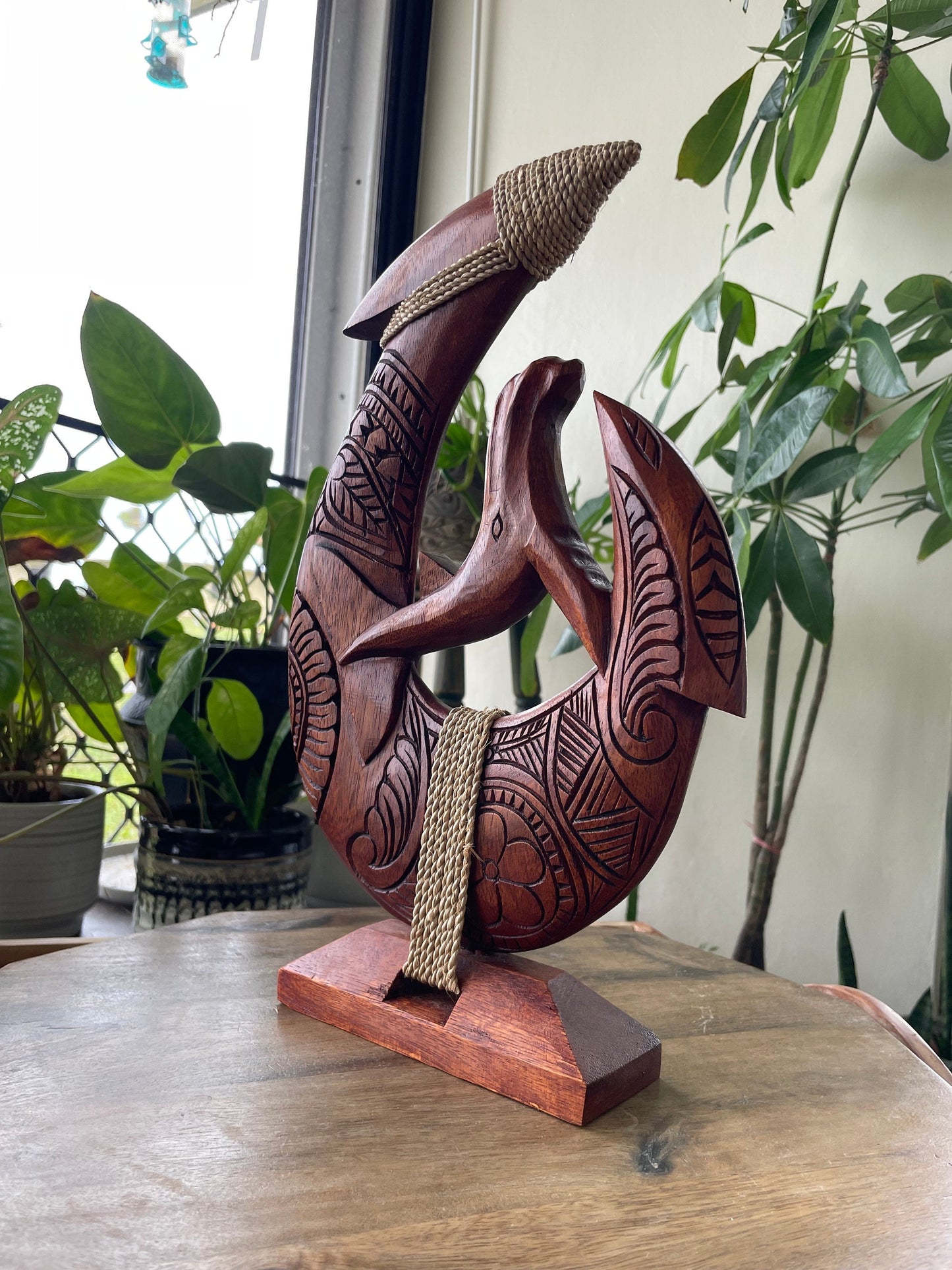 Hand Carved Hibiscus Wood Makau – Tribal Whale Shelf Decor
