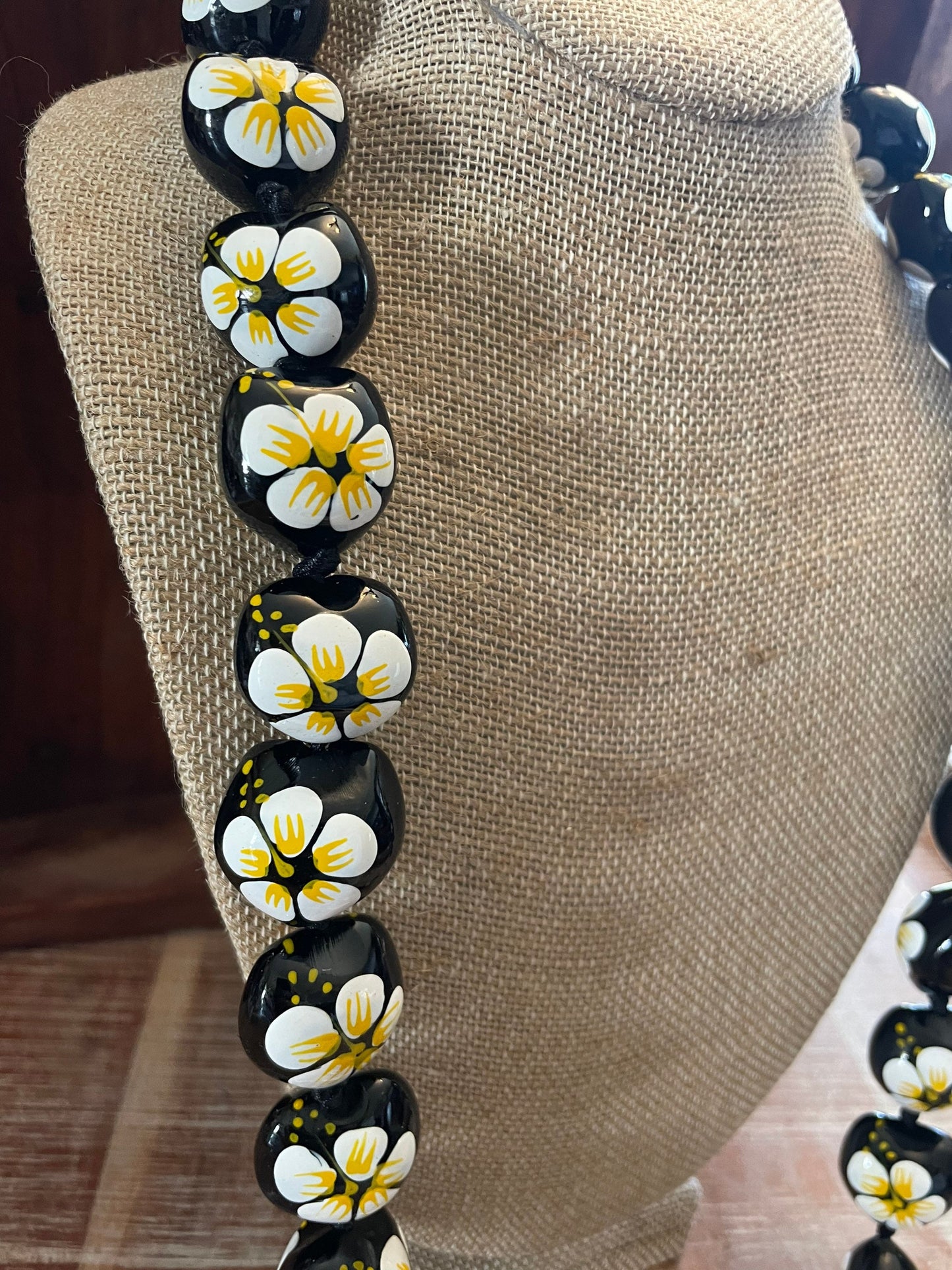 Hibiscus Kukui Nut Lei – Hand Painted, Traditional Ribbon Tie