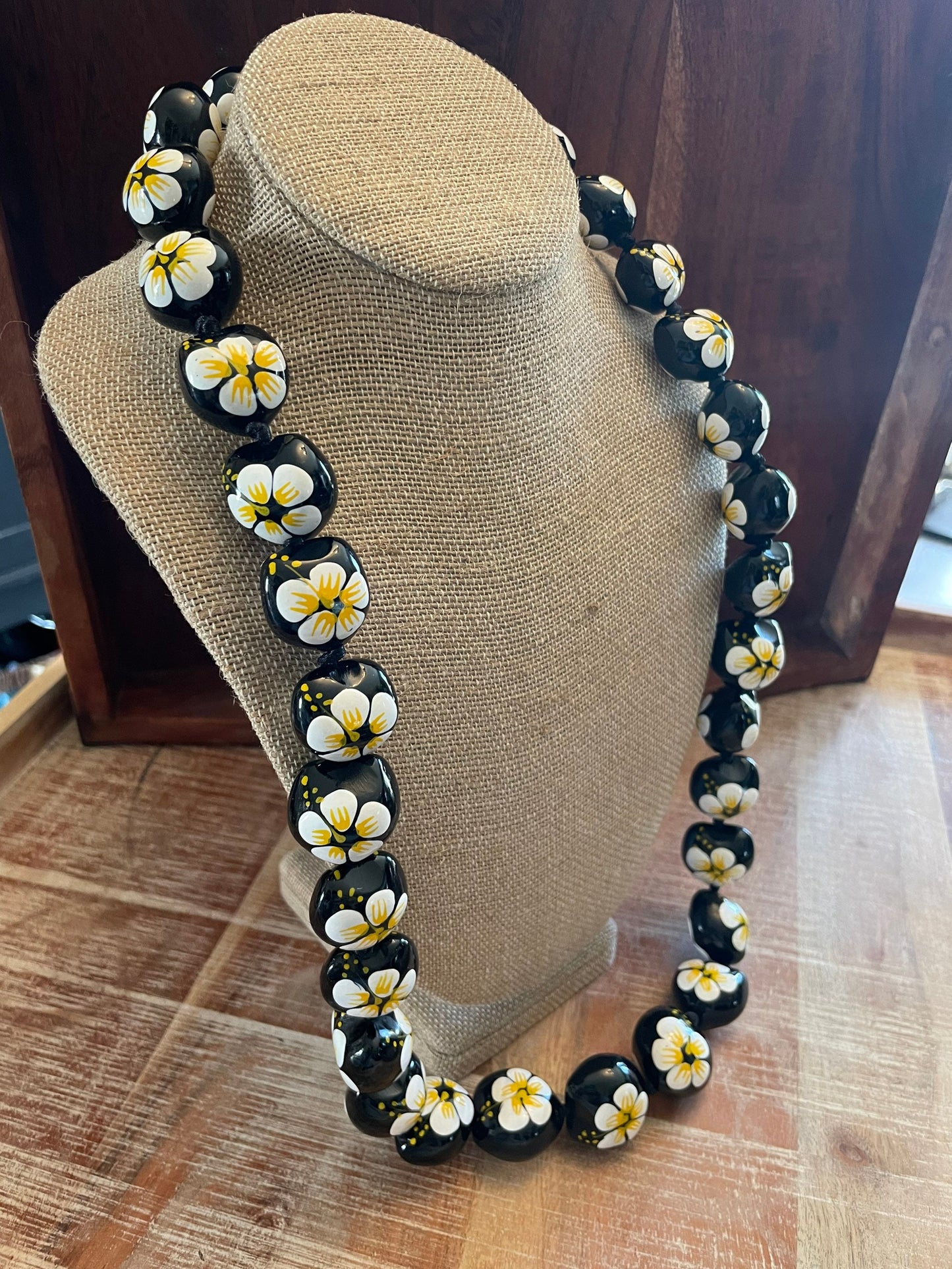 Hibiscus Kukui Nut Lei – Hand Painted, Traditional Ribbon Tie