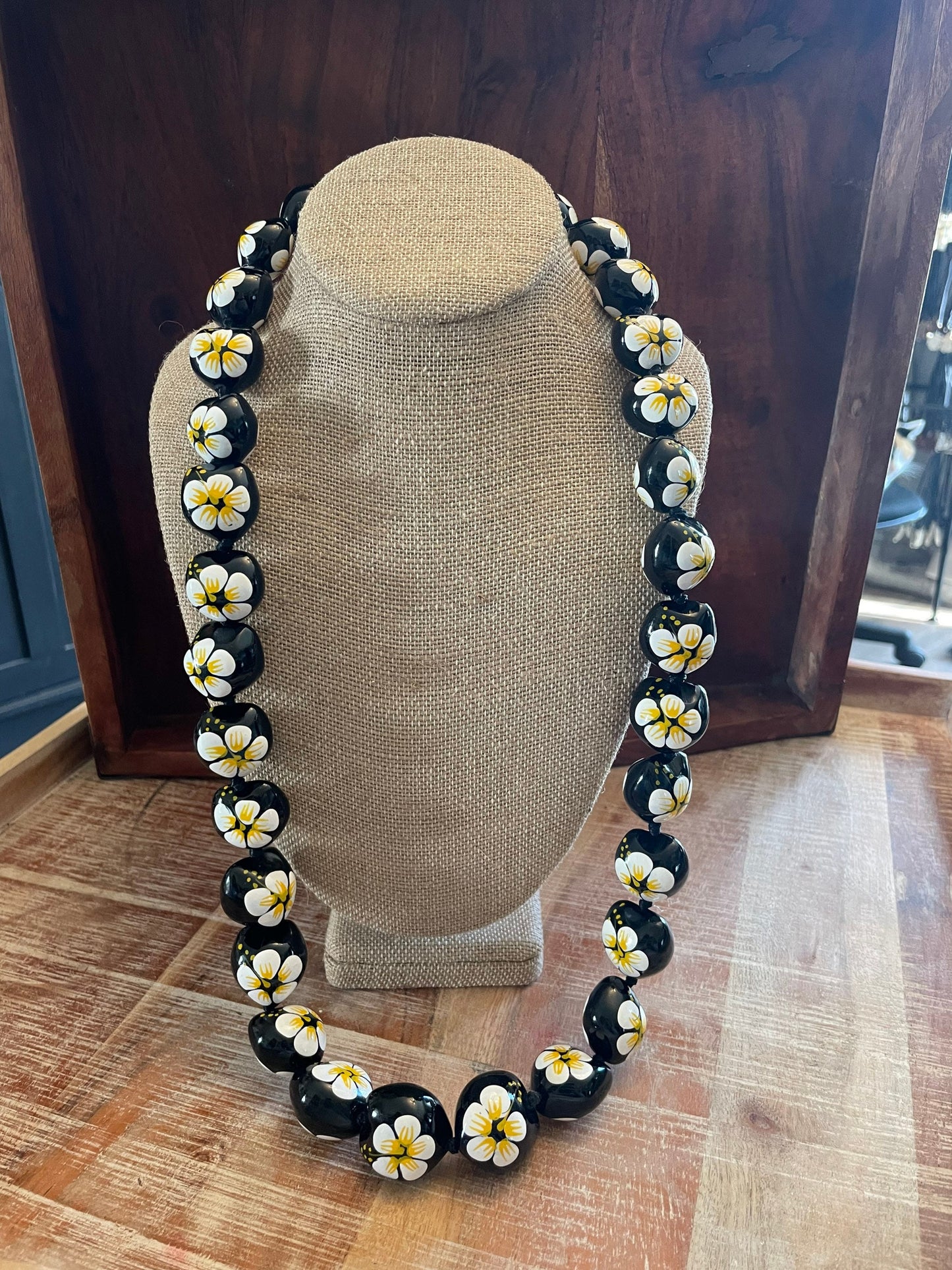 Hibiscus Kukui Nut Lei – Hand Painted, Traditional Ribbon Tie