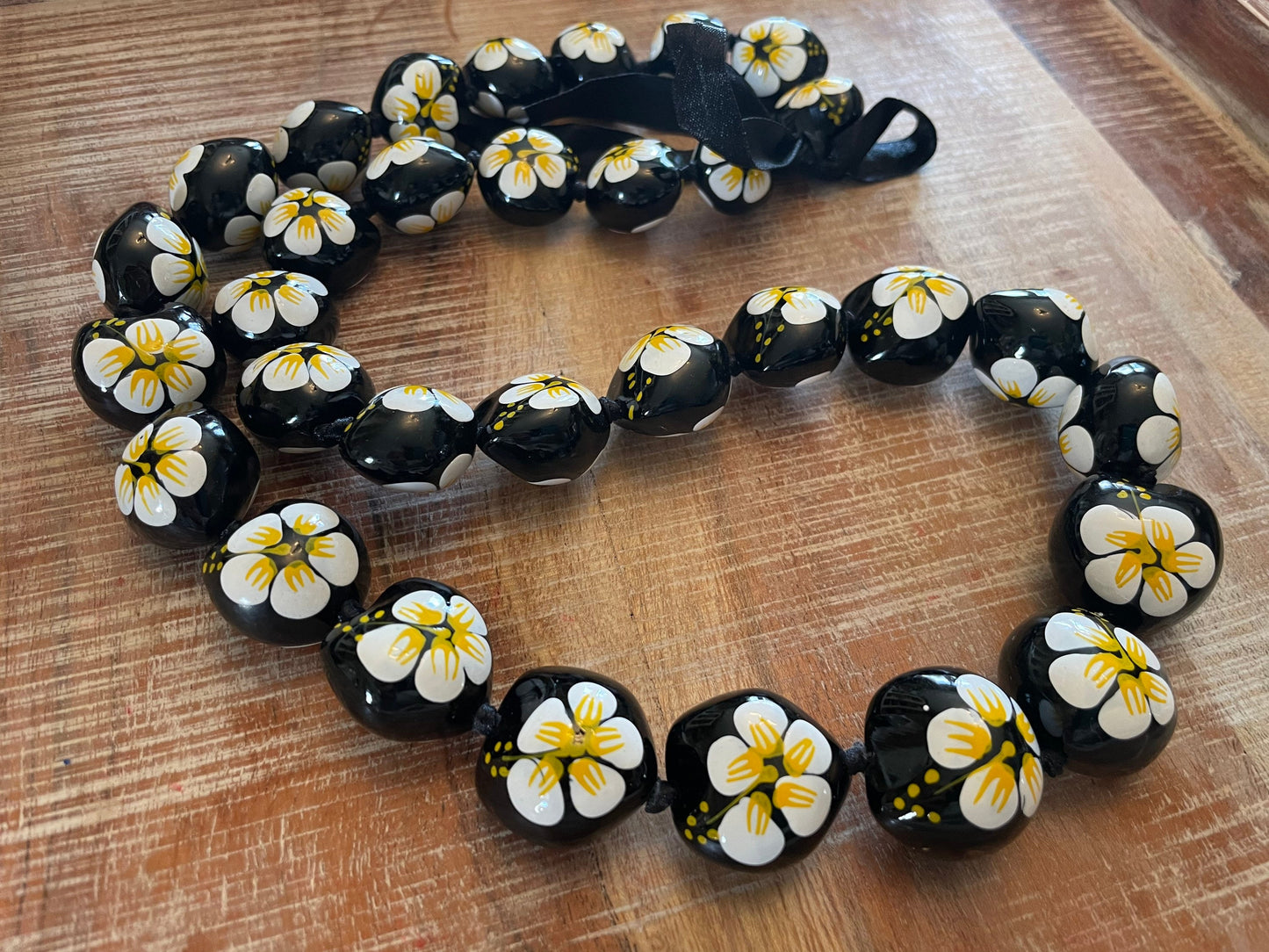 Hibiscus Kukui Nut Lei – Hand Painted, Traditional Ribbon Tie