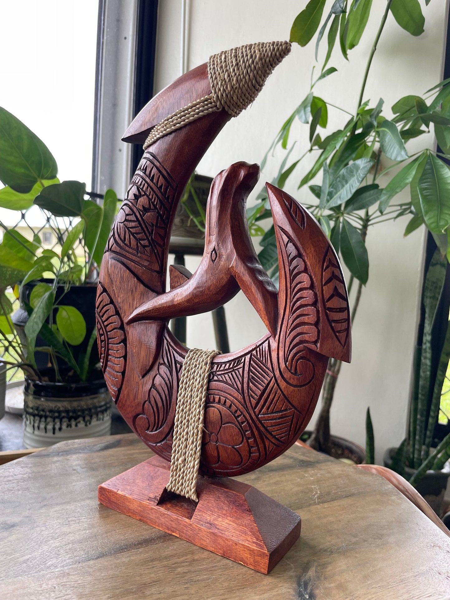 Hand Carved Hibiscus Wood Makau – Tribal Whale Shelf Decor