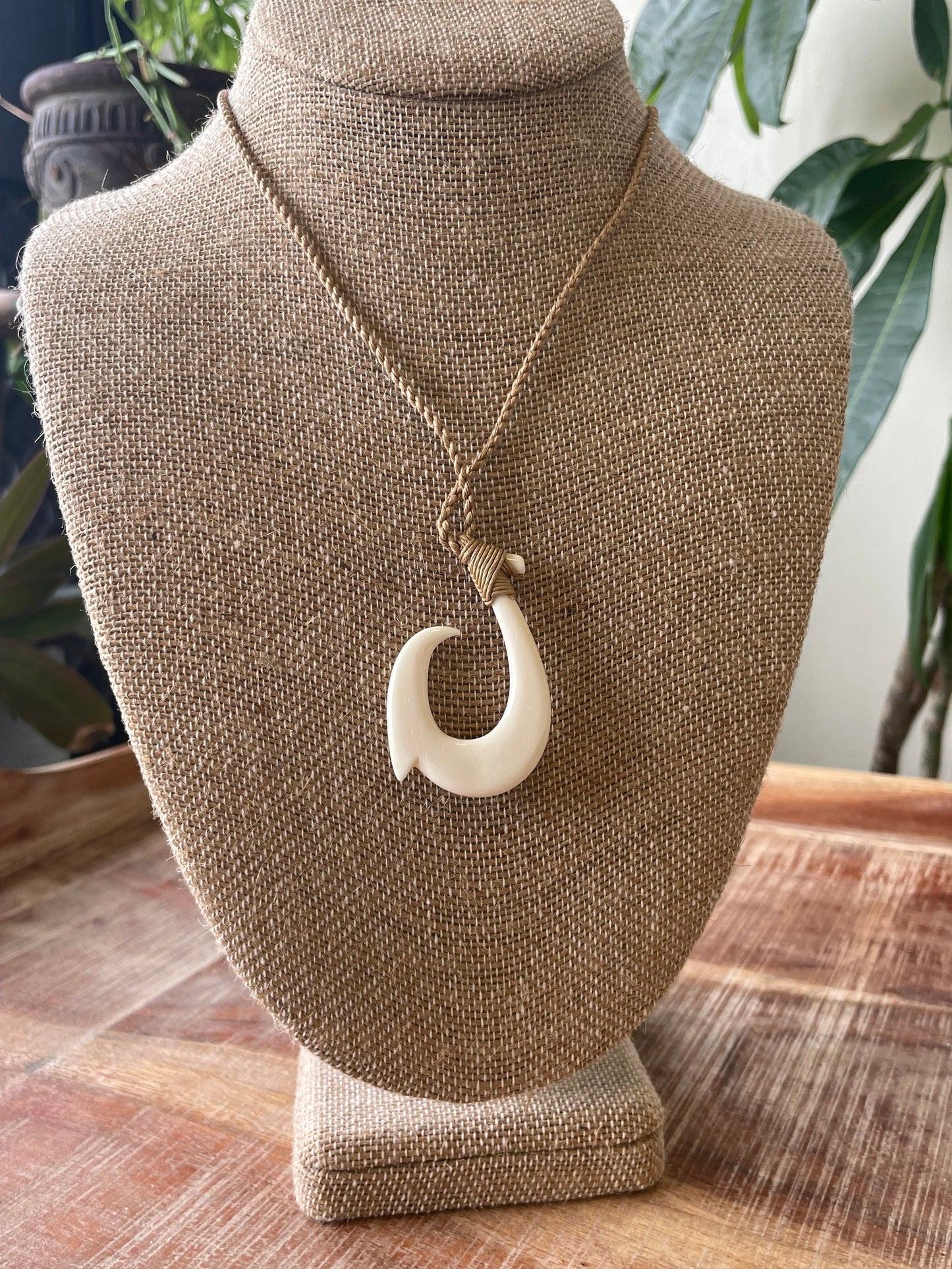 Hand Carved Bone Fish Hook Necklace: Micronesian Polynesian Makau