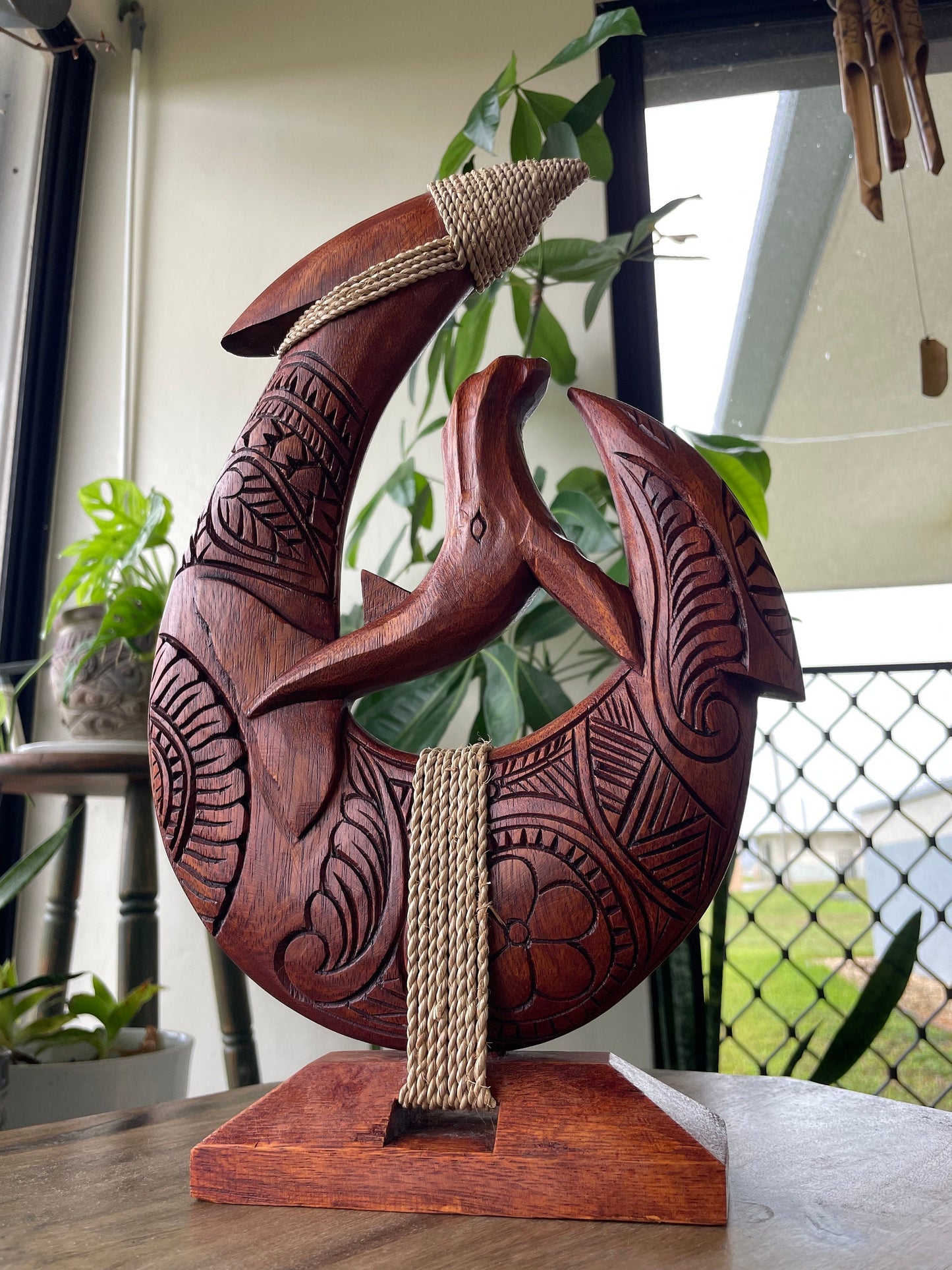 Hand Carved Hibiscus Wood Makau – Tribal Whale Shelf Decor