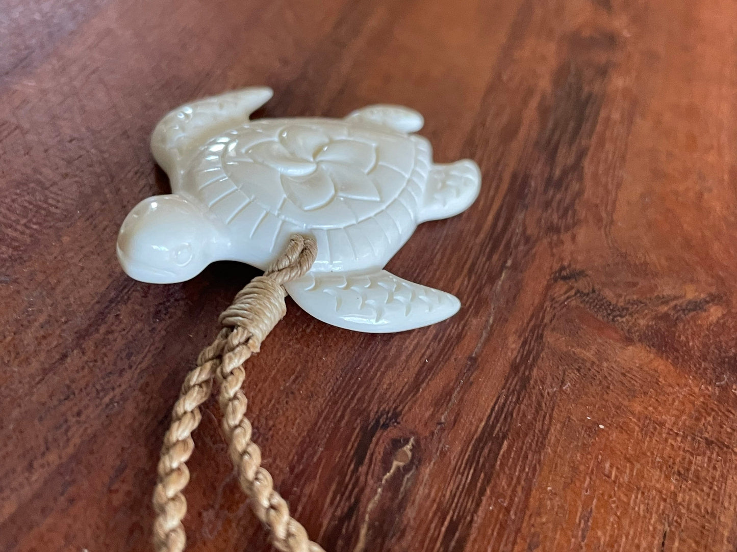 Engraved Buffalo Bone Sea Turtle Necklace – Polynesian Honu Pendant