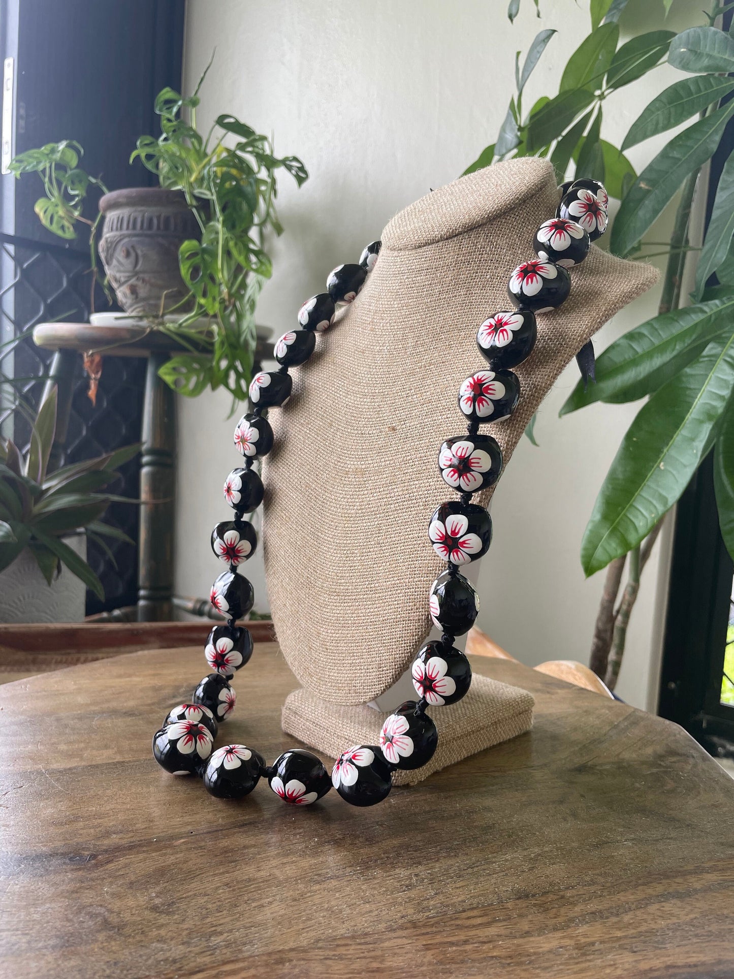 Hand-Painted Kukui Nut Lei: White & Pink Hibiscus, Ribbon Tie