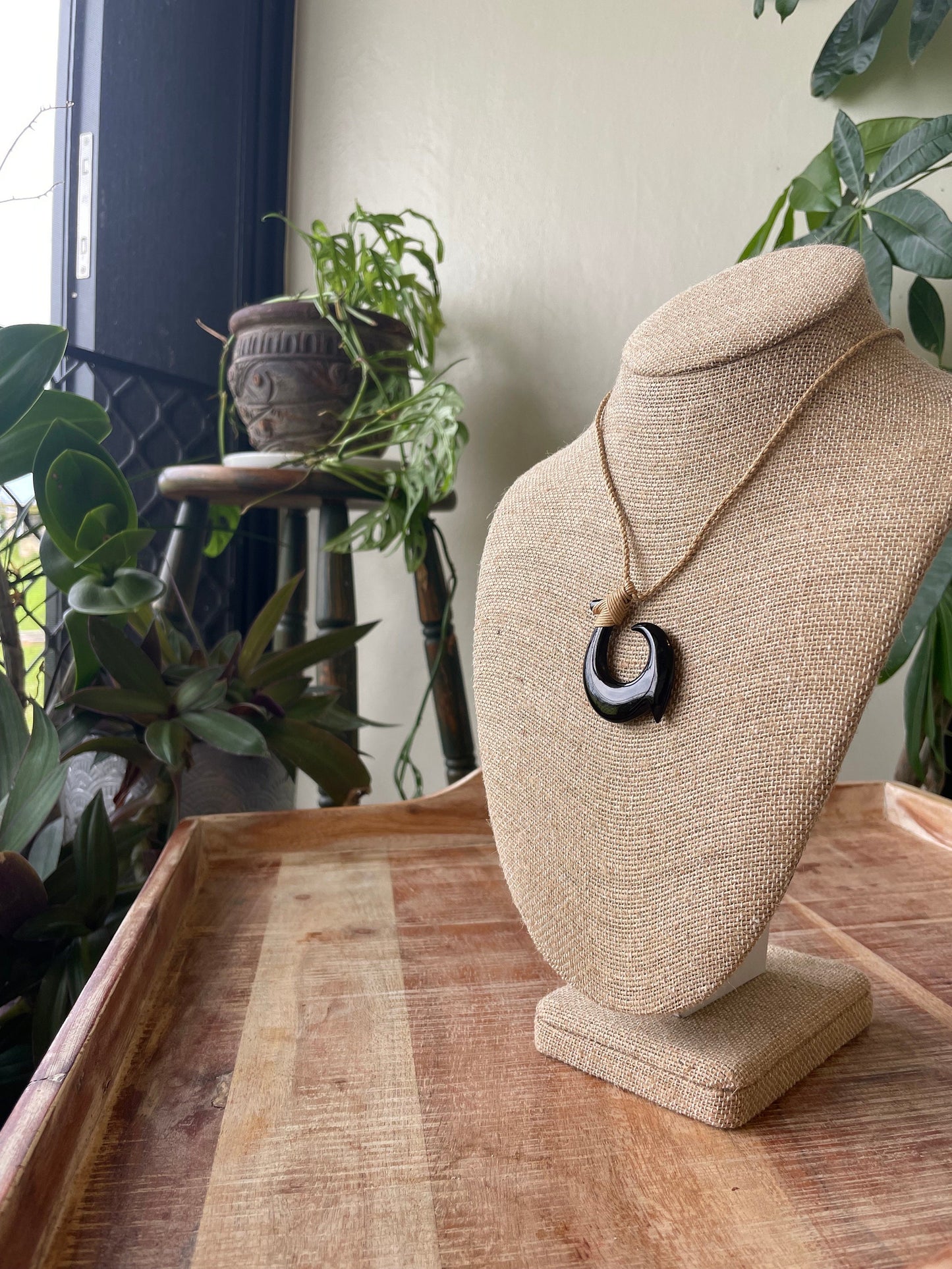 Hand Carved Buffalo Horn Bone Hei Makau Necklace – Polynesian Fish Hook