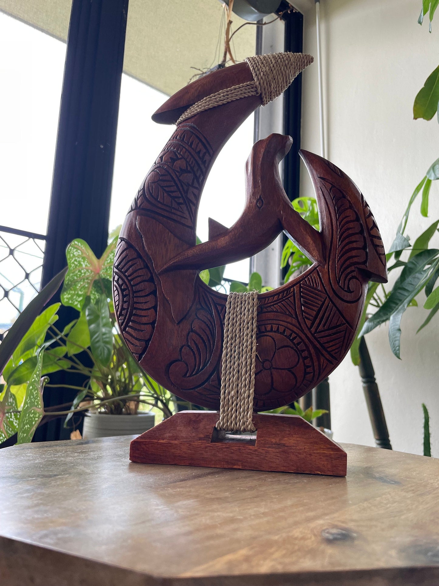 Hand Carved Hibiscus Wood Makau – Tribal Whale Shelf Decor