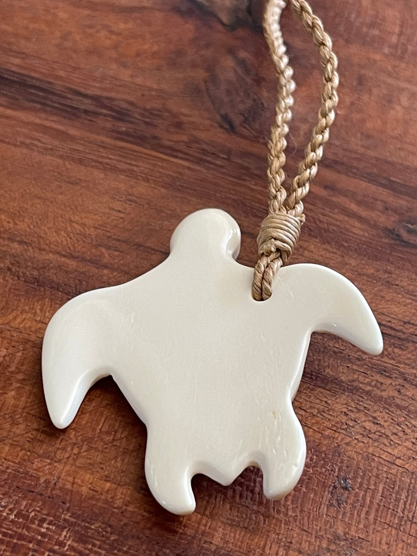 Engraved Buffalo Bone Sea Turtle Necklace – Polynesian Honu Pendant