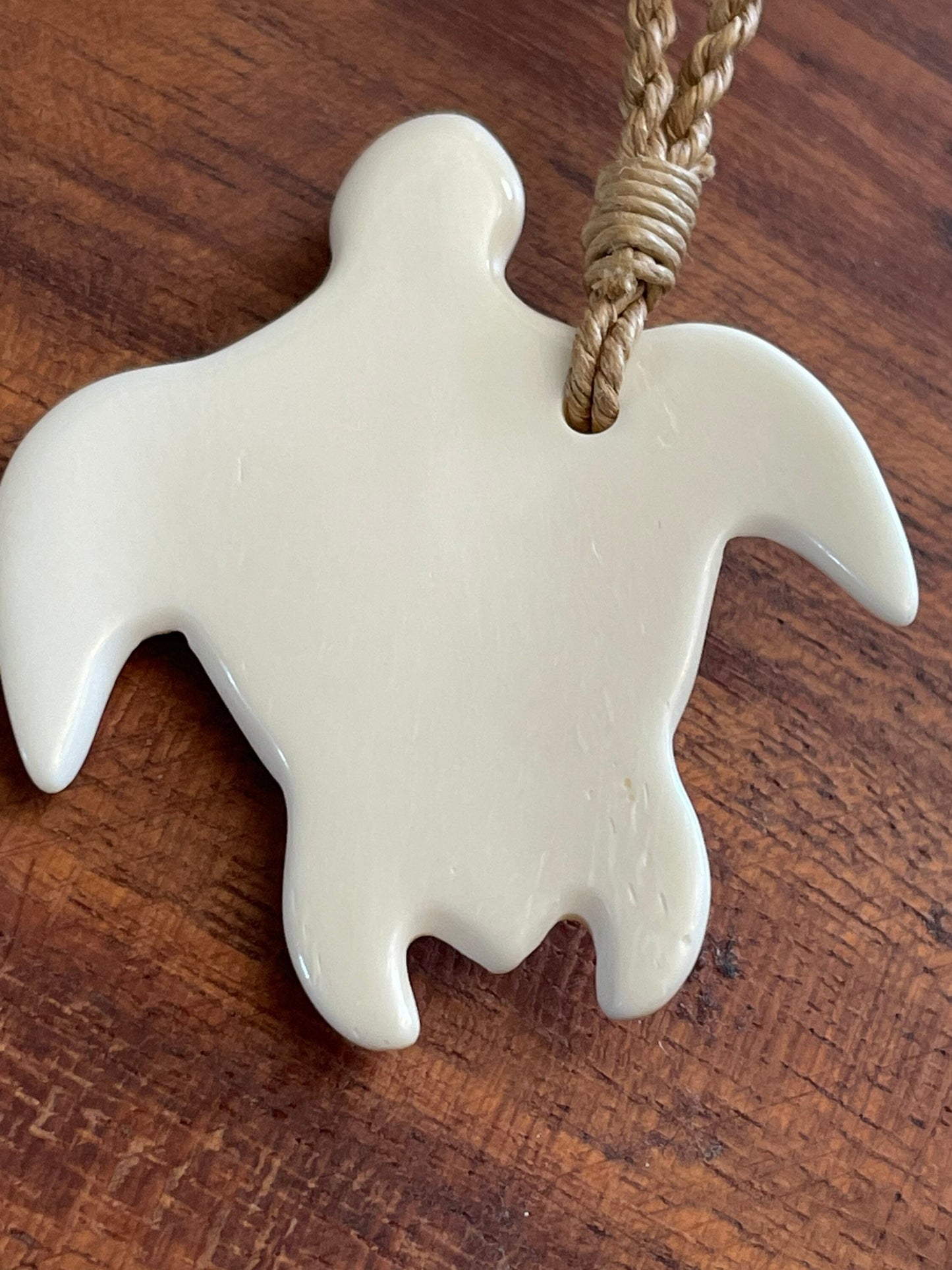 Engraved Buffalo Bone Sea Turtle Necklace – Polynesian Honu Pendant