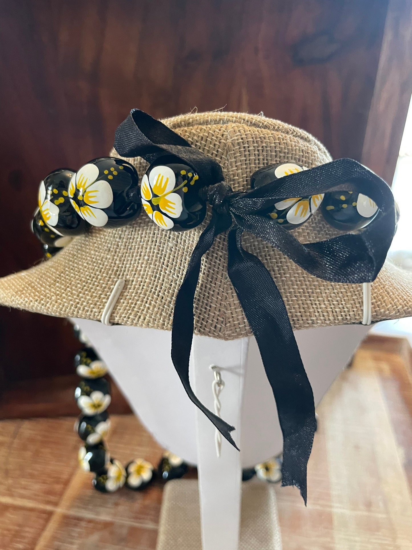 Hibiscus Kukui Nut Lei – Hand Painted, Traditional Ribbon Tie