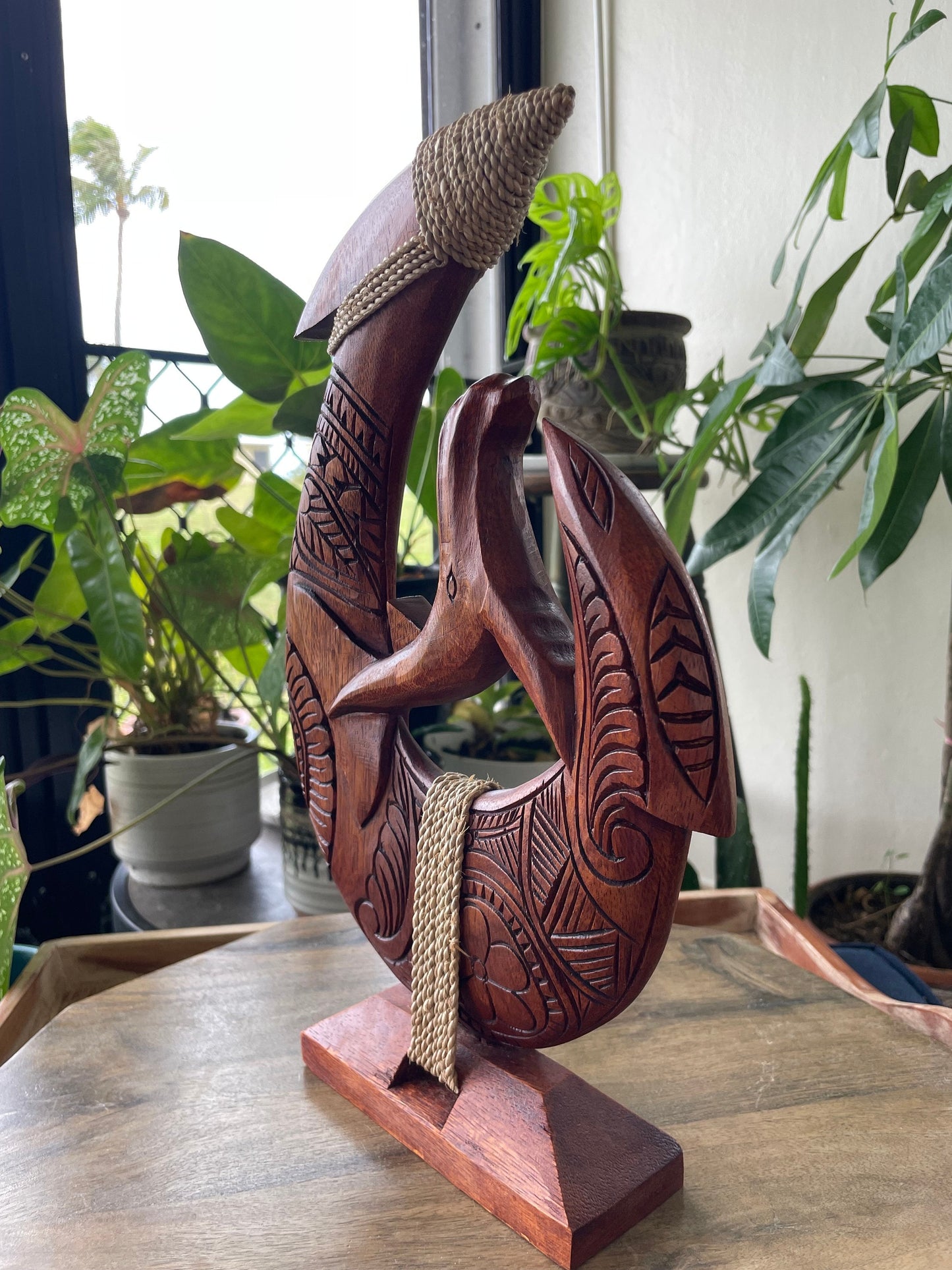 Hand Carved Hibiscus Wood Makau – Tribal Whale Shelf Decor