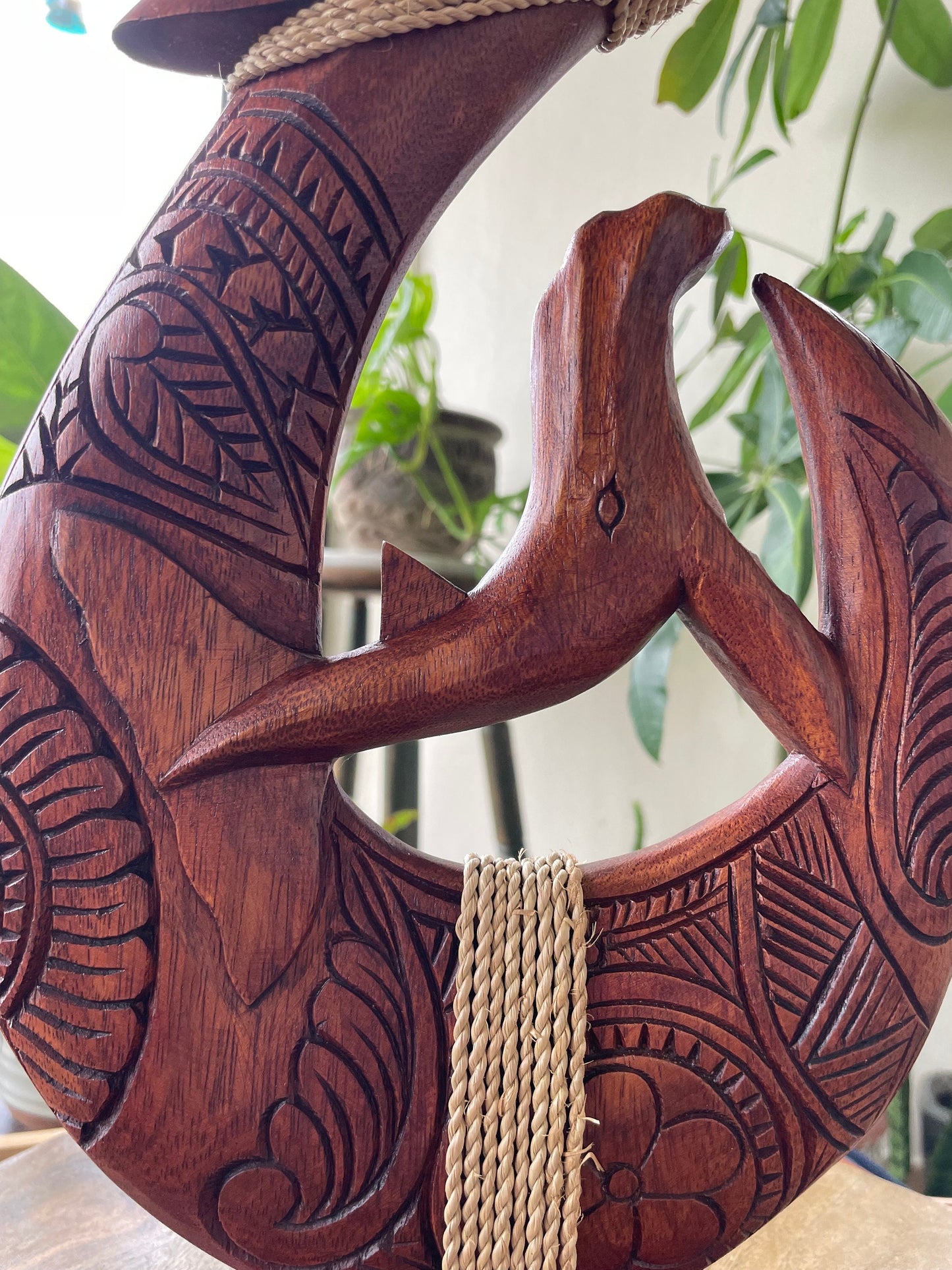 Hand Carved Hibiscus Wood Makau – Tribal Whale Shelf Decor