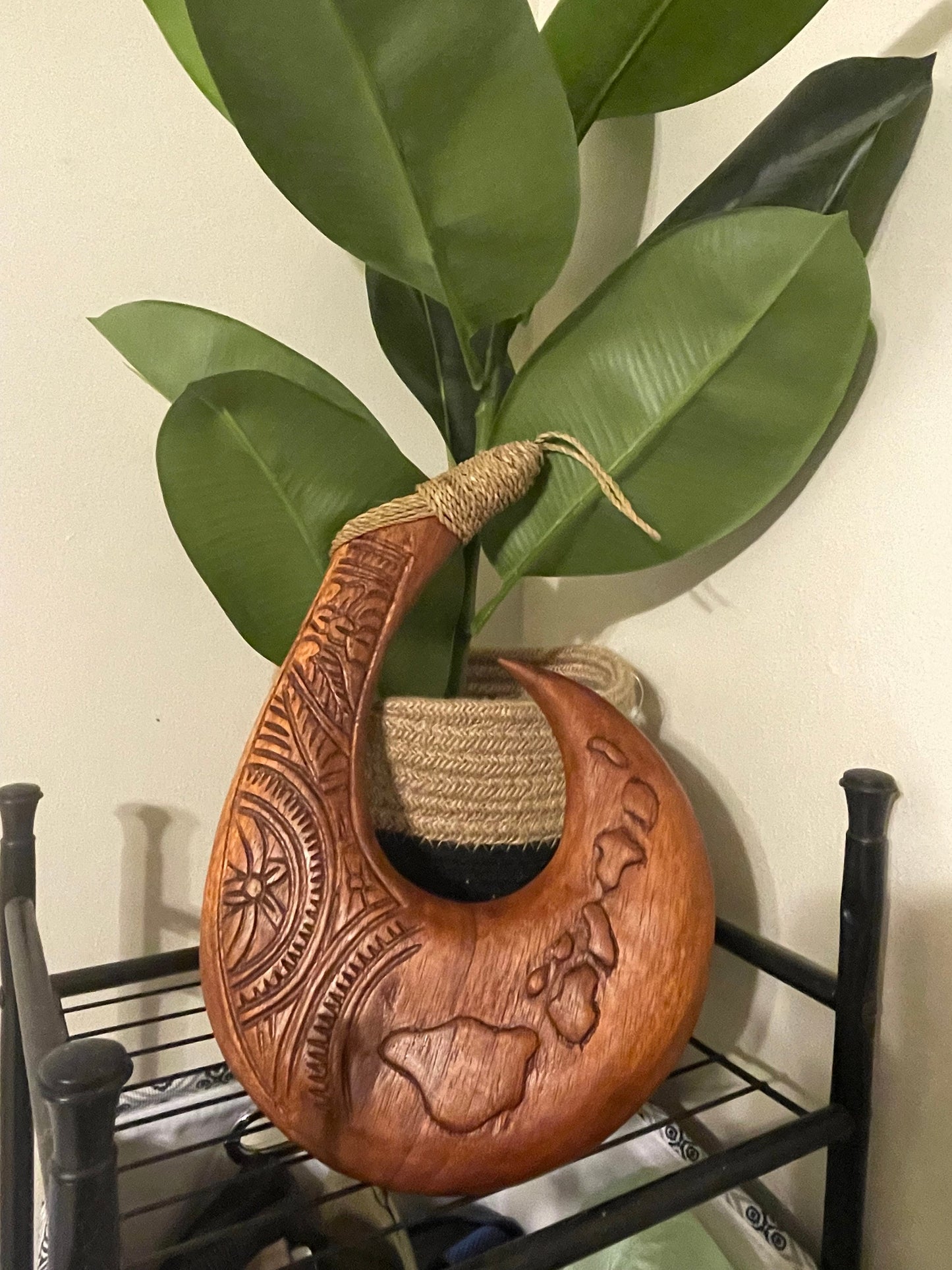 Hand-Carved Sea Hibiscus Wood Makau – Hawaiian Islands Map, Tribal Design