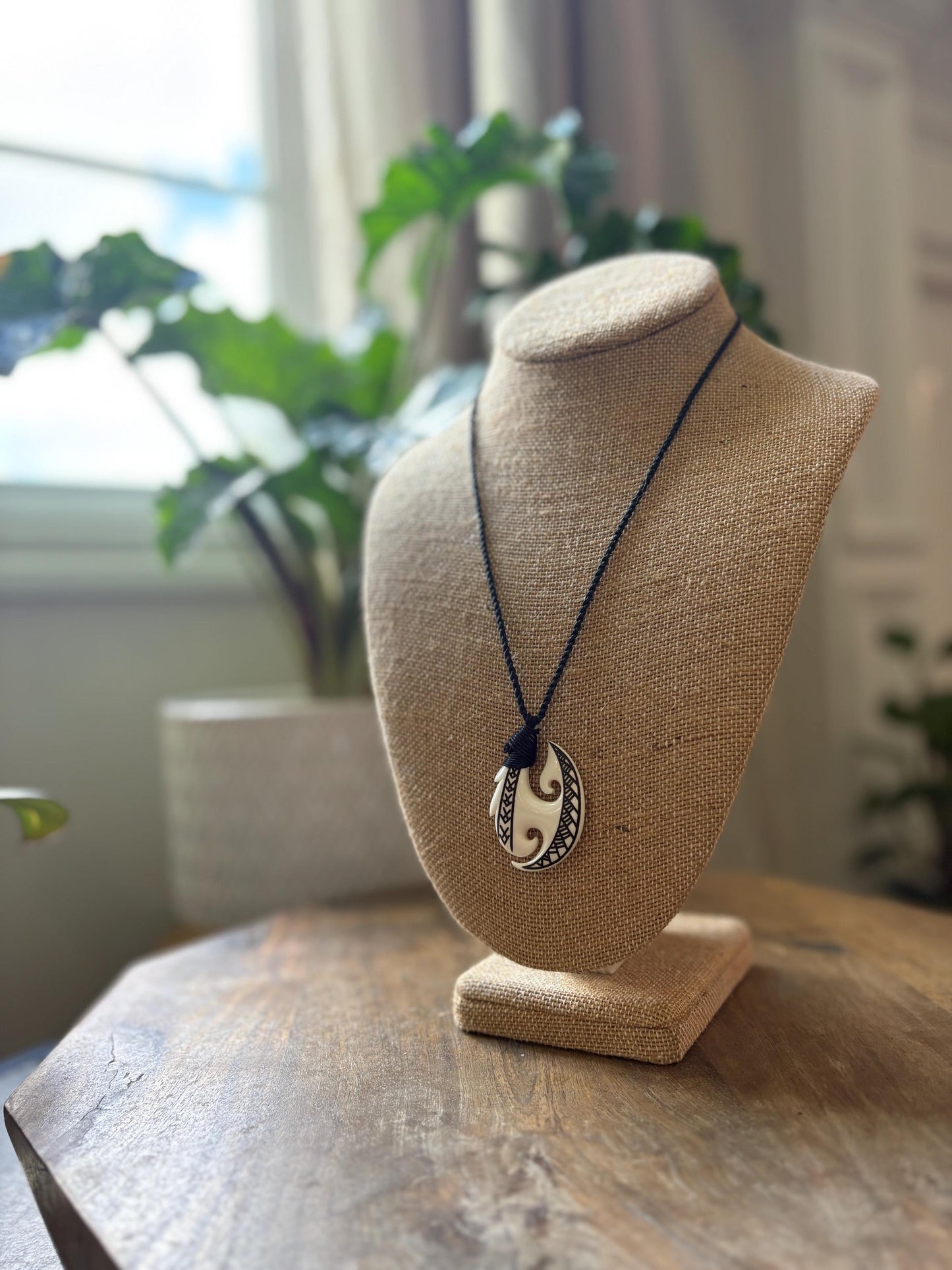 Hand Carved Bone Fish Hook Necklace: Micronesian Polynesian Makau Lei
