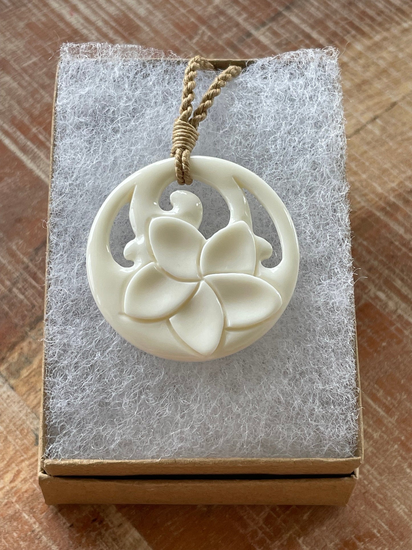 Hand-Carved Bone Plumeria Necklace – Hawaiian Polynesian Style