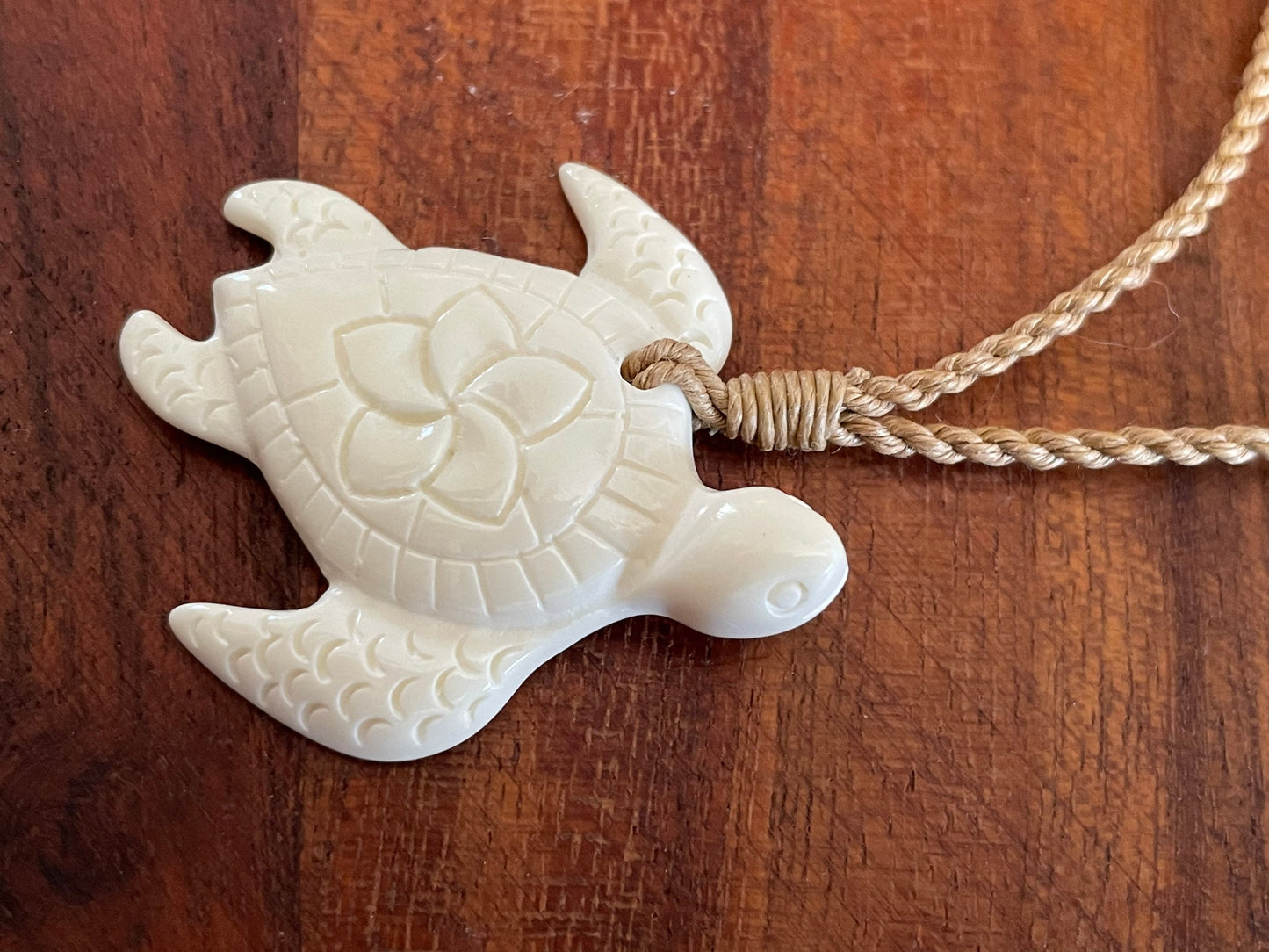 Engraved Buffalo Bone Sea Turtle Necklace – Polynesian Honu Pendant