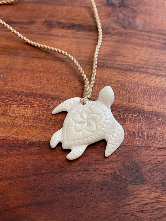 Engraved Buffalo Bone Sea Turtle Necklace – Polynesian Honu Pendant