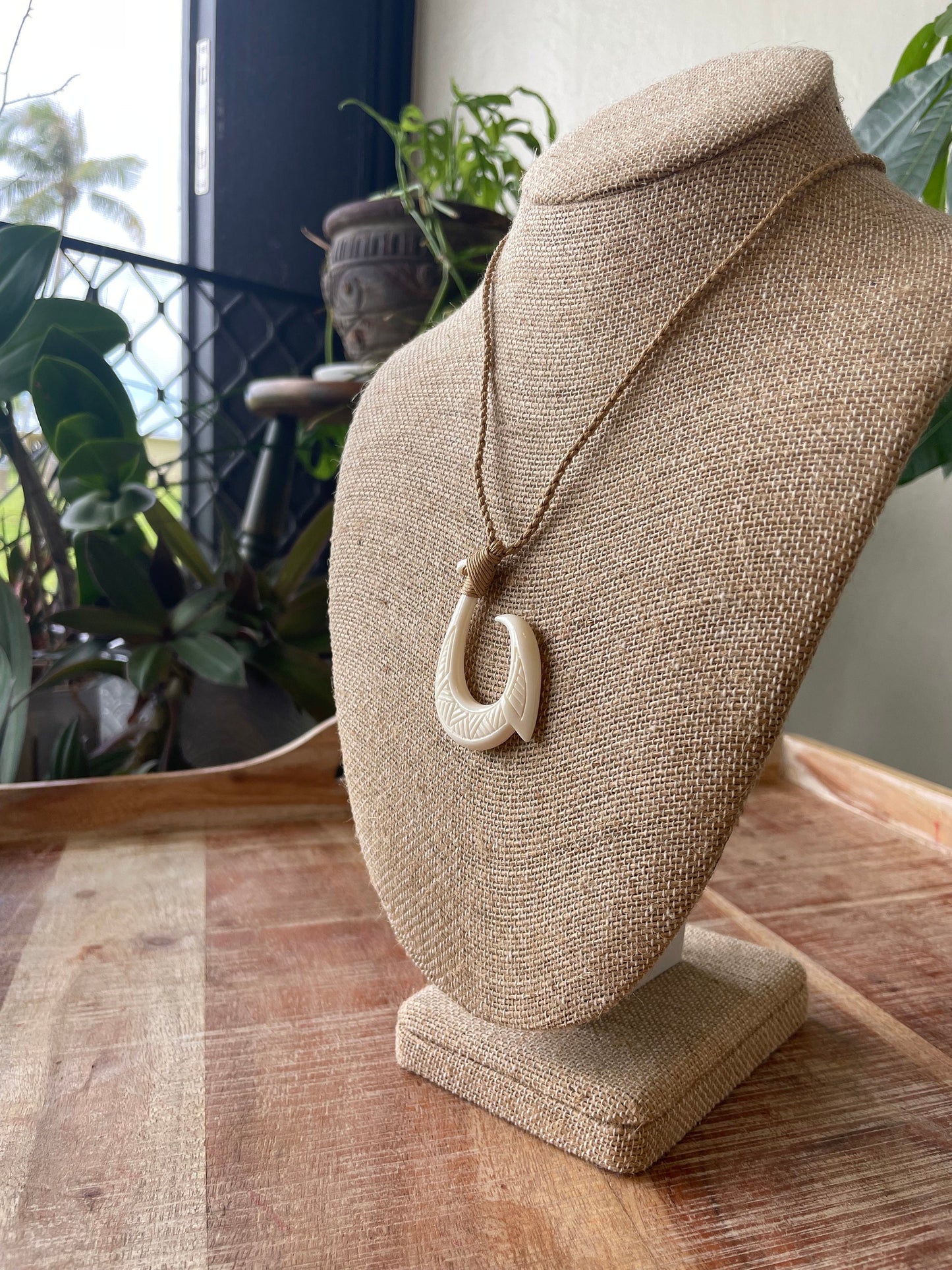 Hand Carved Bone Fish Hook Necklace: Micronesian Polynesian Makau