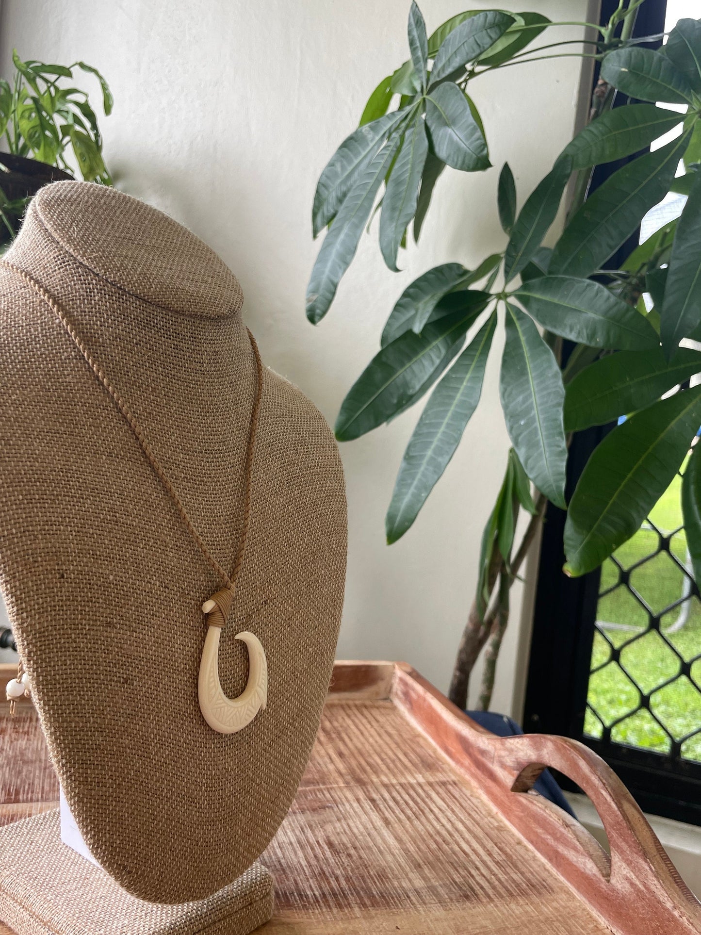 Hand Carved Bone Fish Hook Necklace: Micronesian Polynesian Makau