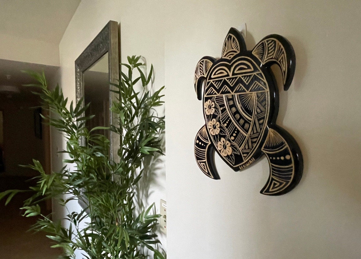 Hand Carved Wood Sea Turtle Plaque – Polynesian Hibiscus Wall Art